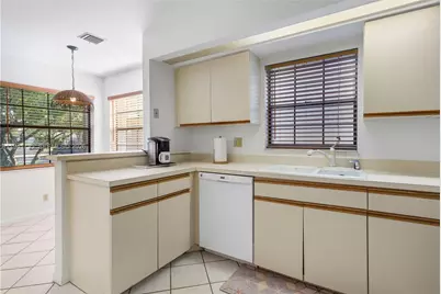 8431 NW 78th Ct, Tamarac, FL 33321 - Photo 8