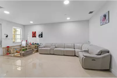 8633 NW 112th Pl, Doral, FL 33178 - Photo 6