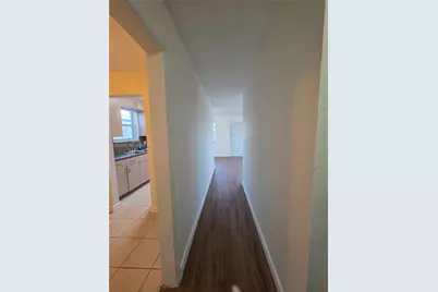 4310 E 9th Ln, Hialeah, FL 33013 - Photo 10