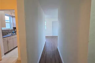 4310 E 9th Ln, Hialeah, FL 33013 - Photo 10