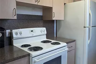 4310 E 9th Ln, Hialeah, FL 33013 - Photo 8