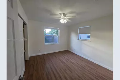 4310 E 9th Ln, Hialeah, FL 33013 - Photo 12