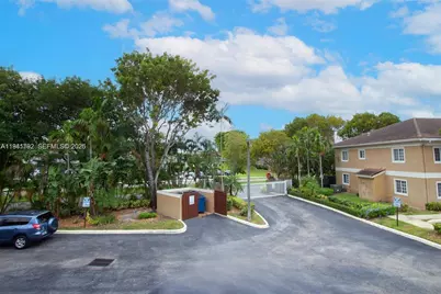 911 Hillcrest Ct #7, Hollywood, FL 33021 - Photo 10