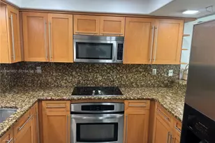 11163 NW 7th St, Miami, FL 33172 - Photo 24