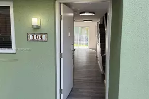 11163 NW 7th St, Miami, FL 33172 - Photo 10