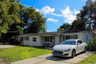 1396 NE 117th St, Miami, FL 33161 - Photo 2
