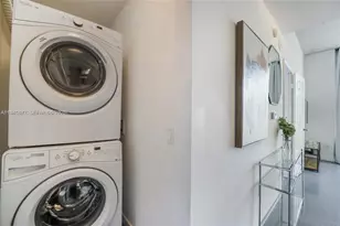 151 SE 1st St, Miami, FL 33131 - Photo 10