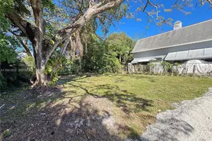 953 NE 37th St, Oakland Park, FL 33334 - Photo 2