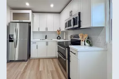 953 NE 37th St, Oakland Park, FL 33334 - Photo 6