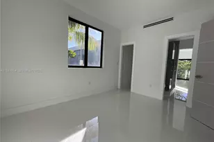 3376 Perry Frow Dr, Miami, FL 33133 - Photo 10