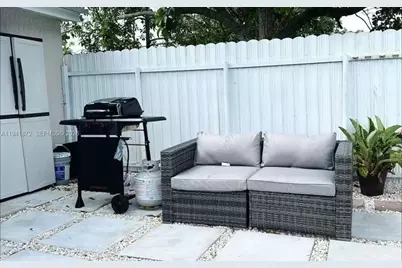 2915 NW 68th St, Miami, FL 33147 - Photo 22