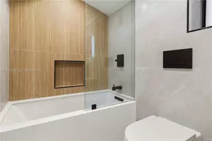 435 W 43rd St, Miami Beach, FL 33140 - Photo 24