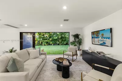 435 W 43rd St, Miami Beach, FL 33140 - Photo 4