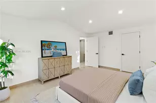 435 W 43rd St, Miami Beach, FL 33140 - Photo 18