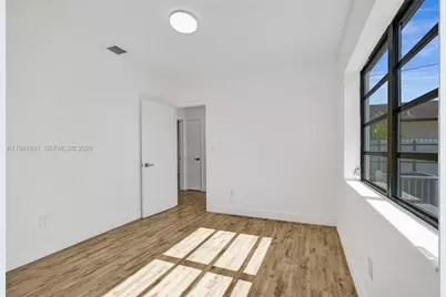 4631 E 8th Ct, Hialeah, FL 33013 - Photo 36