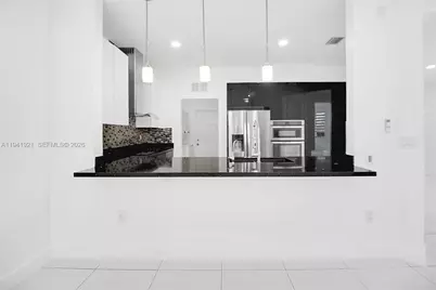 8159 NW 116th Ct, Doral, FL 33178 - Photo 2