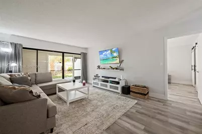 301 Racquet Club Rd #104, Weston, FL 33326 - Photo 2