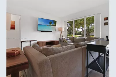 1561 NE 47th St, Oakland Park, FL 33334 - Photo 6