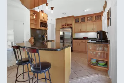 1561 NE 47th St, Oakland Park, FL 33334 - Photo 12