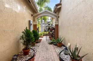 3889 Tree Top Dr, Weston, FL 33332 - Photo 2