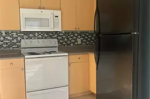 8060 N Nob Hill Rd, Tamarac, FL 33321 - Photo 2