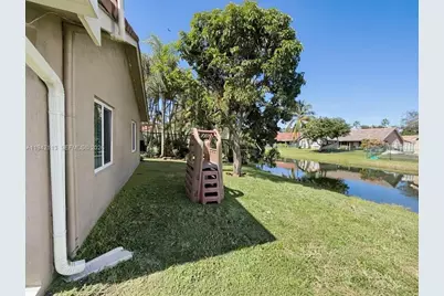 12585 SW 9th Pl, Davie, FL 33325 - Photo 36