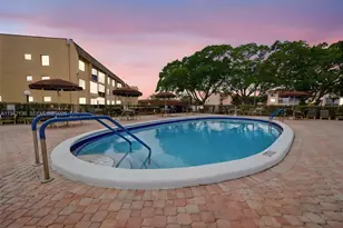 9121 Sunrise Lakes Blvd, Sunrise, FL 33322 - Photo 18