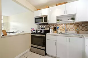 9121 Sunrise Lakes Blvd, Sunrise, FL 33322 - Photo 6