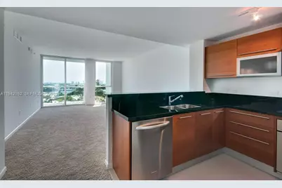 253 NE 2nd St #1107, Miami, FL 33132 - Photo 2