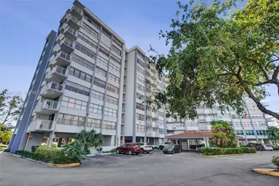 1300 NE Miami Gardens Dr #320E, Miami, FL 33179 - Photo 1