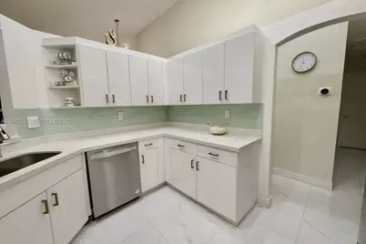 6301 NW 109th Ave, Doral, FL 33178 - Photo 20