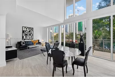92 SW 3rd St #307, Miami, FL 33130 - Photo 2