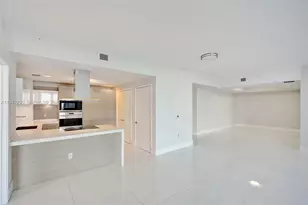 17301 Biscayne Blvd, North Miami Beach, FL 33160 - Photo 14