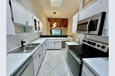 2753 S Parkview Dr, Hallandale Beach, FL 33009 - Photo 6