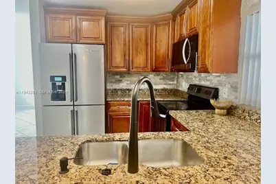 300 SW 100th Ave, Pembroke Pines, FL 33025 - Photo 10