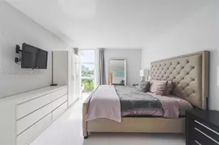 3625 N Country Club Dr, Aventura, FL 33180 - Photo 16