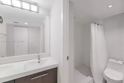 3625 N Country Club Dr #607, Aventura, FL 33180 - Photo 8