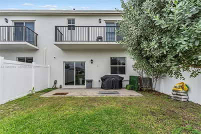 805 SE 18th St, Homestead, FL 33034 - Photo 2