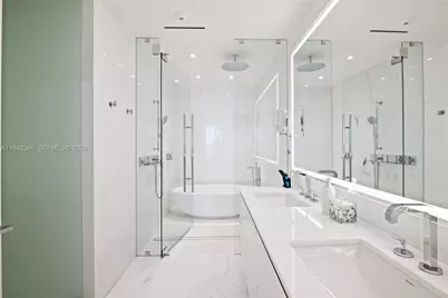 300 S Biscayne Blvd Way #403, Miami, FL 33131 - Photo 20