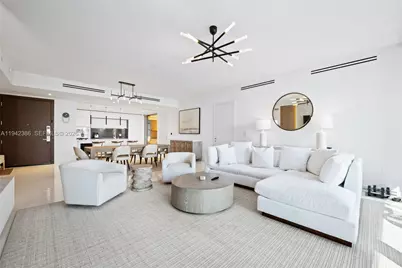 300 S Biscayne Blvd Way #403, Miami, FL 33131 - Photo 2