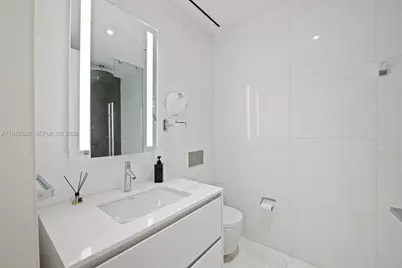 300 S Biscayne Blvd Way #403, Miami, FL 33131 - Photo 24