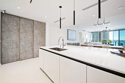 300 S Biscayne Blvd Way #403, Miami, FL 33131 - Photo 10