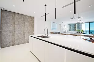 300 S Biscayne Blvd Way, Miami, FL 33131 - Photo 10