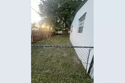 700 N 68th Way, Hollywood, FL 33024 - Photo 14