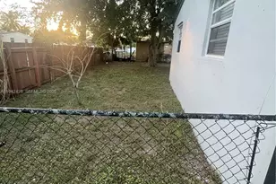 700 N 68th Way, Hollywood, FL 33024 - Photo 14