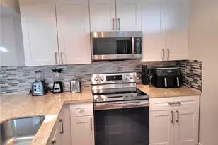 22916 Oxford Pl, Boca Raton, FL 33433 - Photo 2