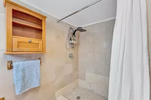 11840 NE 19th Dr, North Miami, FL 33181 - Photo 24