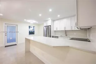 211 E Durham E, Deerfield Beach, FL 33442 - Photo 8