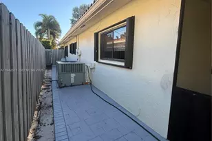 1721 NE 48th Ct, Fort Lauderdale, FL 33334 - Photo 8