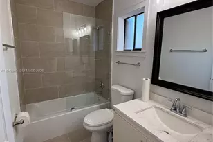 6190 Pine Tree Ln, Tamarac, FL 33319 - Photo 10